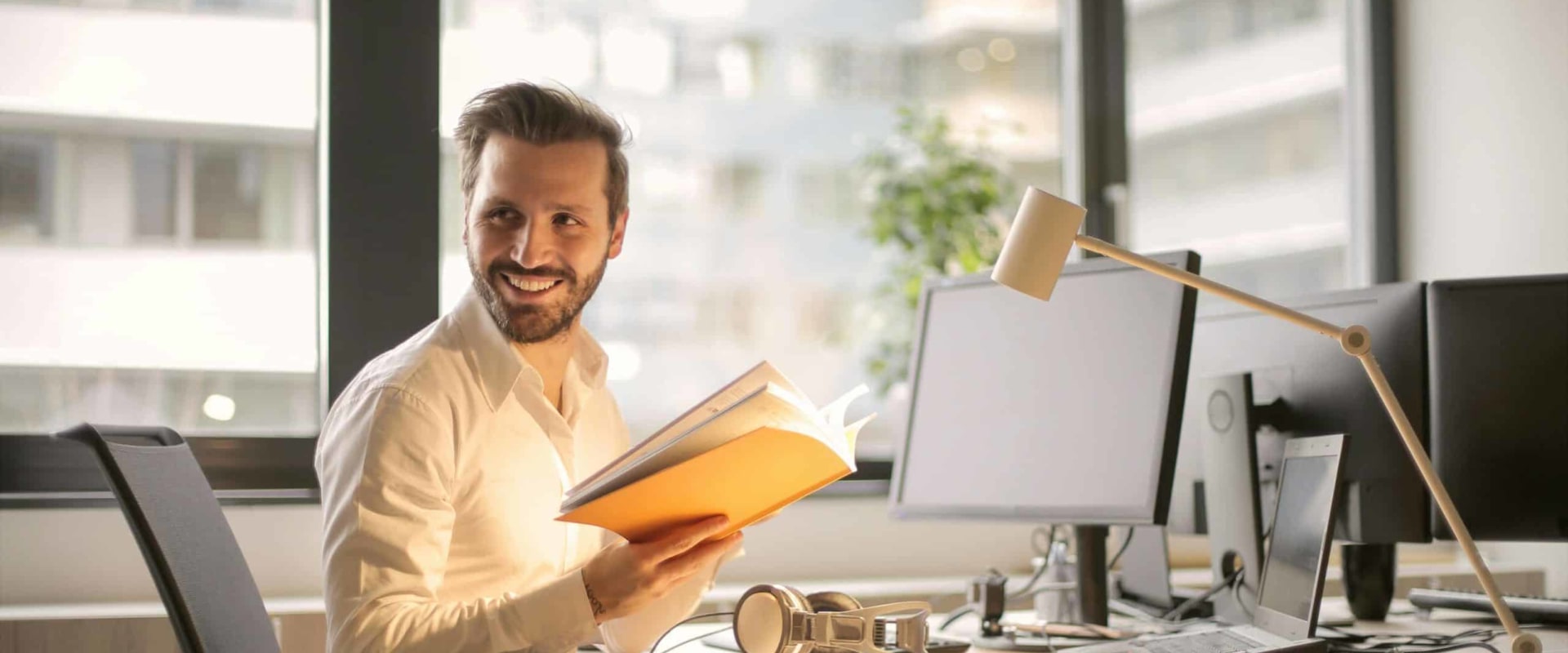 5 Benefits of Using a Bookkeeping Service