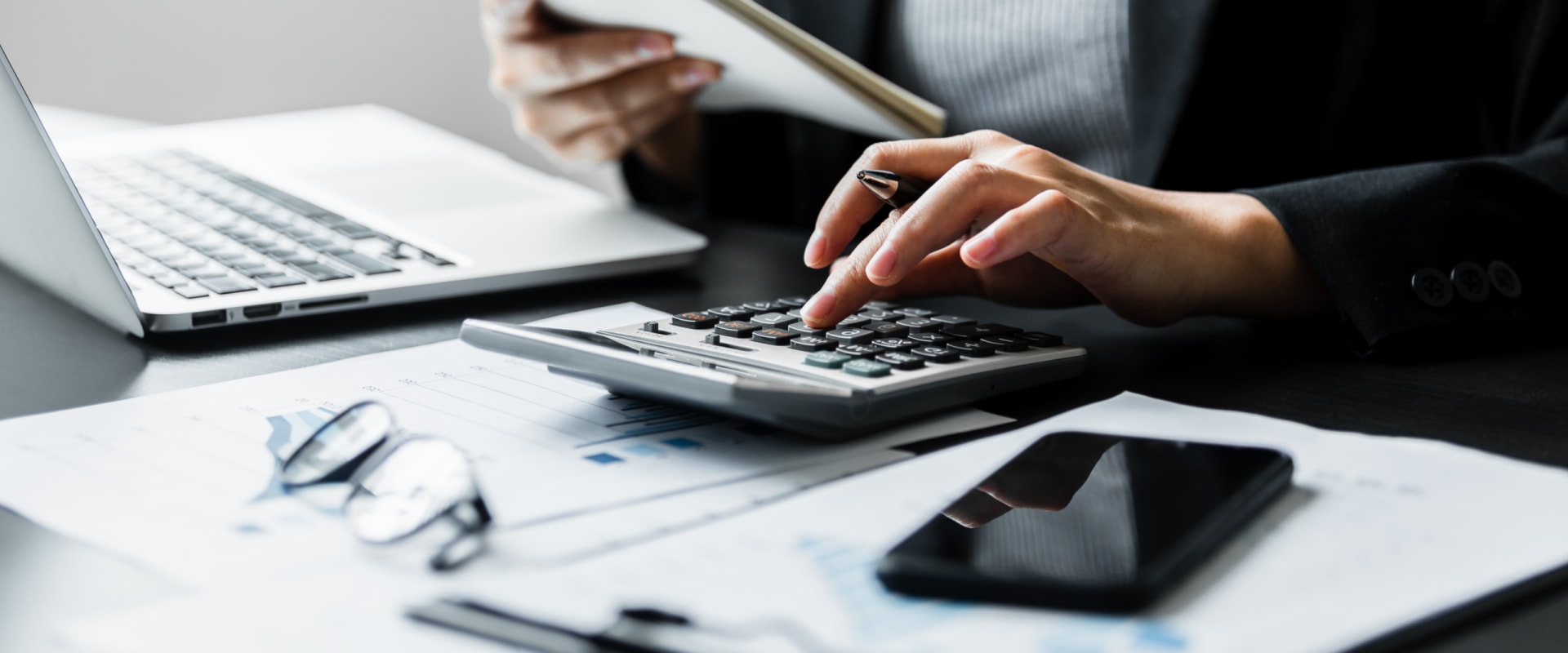 DIY Bookkeeping vs Hiring a Professional: Which is Right for You?